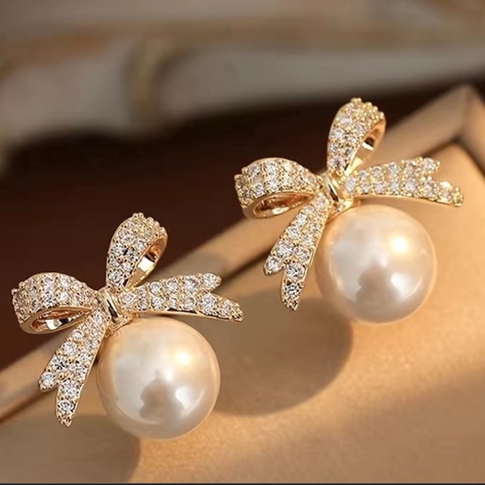 Baubles and Bows - Pearl Earrings